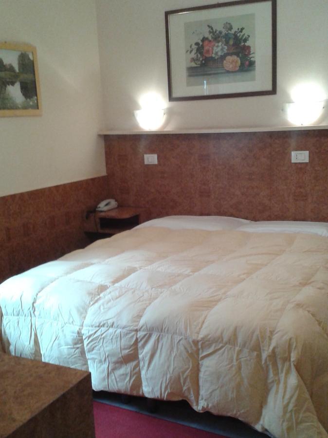 Hotel Fiumara Genua Buitenkant foto